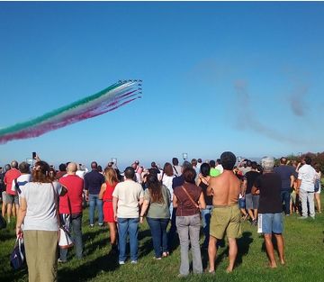 Le Frecce Tricolori sorvolano le spiagge più belle della Sicilia